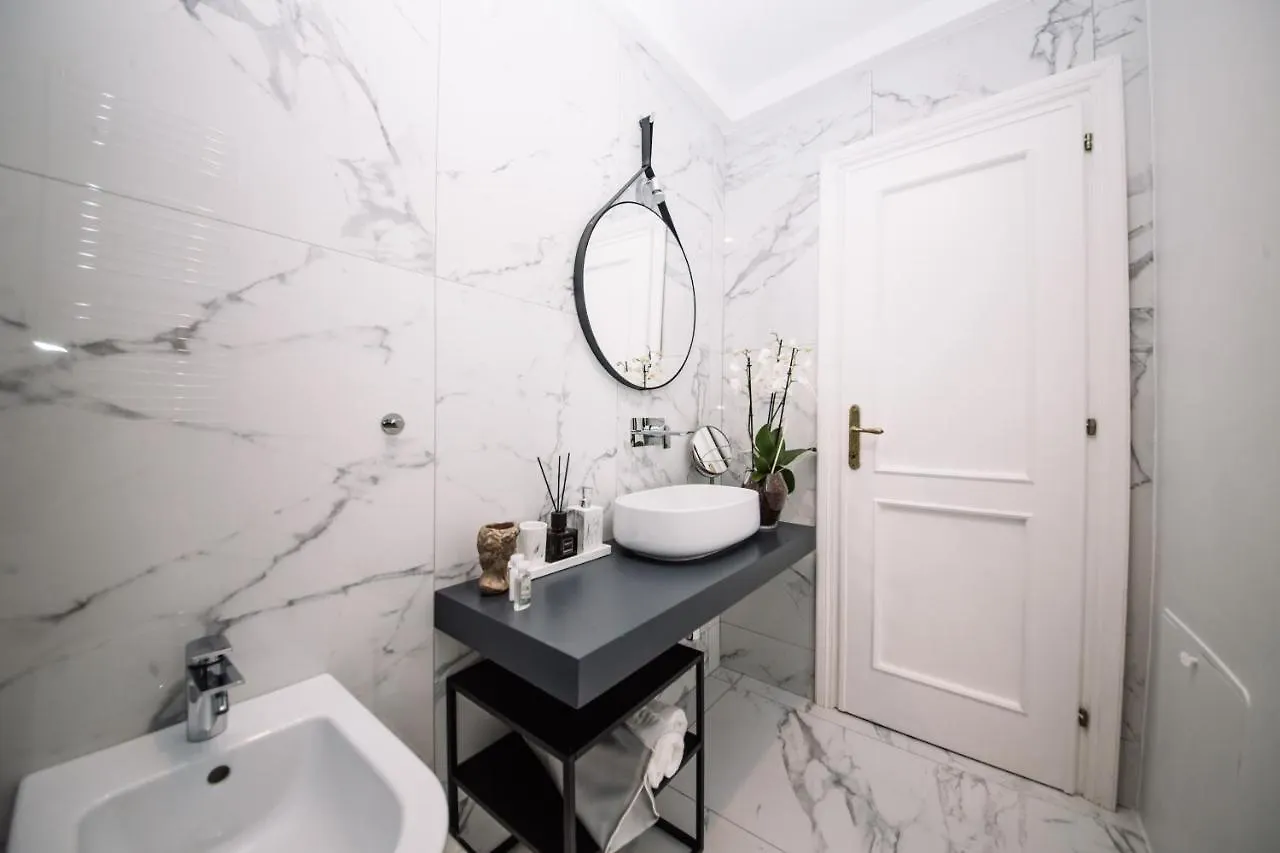Fellini Design Suites Romе 0*, Rome